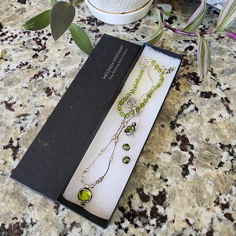 Silpada Green and Silver Necklace Set